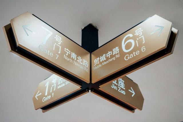 Photo digital signage manufacturers